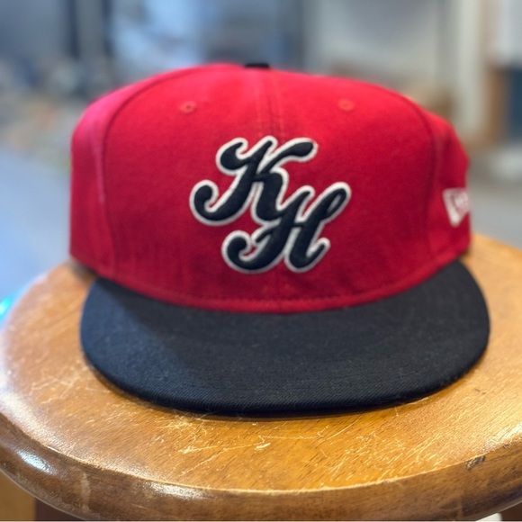Kicks/Hi New Era Collaboration SnapBack Hat Red And Black Size 7 3/4 Hawaii - Picture 1 of 7